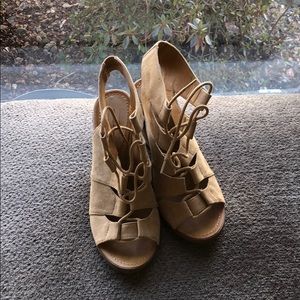 Mel rose and Market wedge sandal